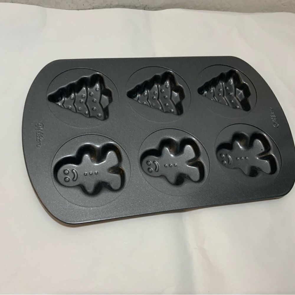 Wilton 6 count Christmas - Tree and Gingerbread - Muffin Or Mini Cake Pan